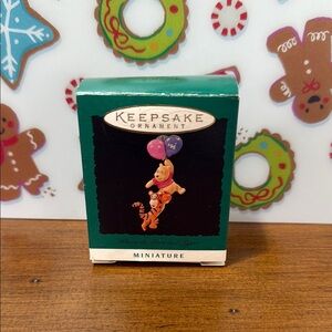 NIB Hallmark Keepsake Ornament Winnie-the-Pooh & Tigger Miniature Ornament 1996